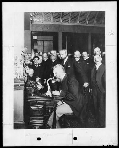 FOTO POVIJESTI: Alexander Graham Bell koji govori u telefon, listopad 1892., New York, Chicago