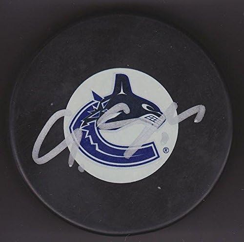 Christian ERHOFF potpisao je Vancouver Canucks pod brojem 4 NHL - ove lopte s autogramom.
