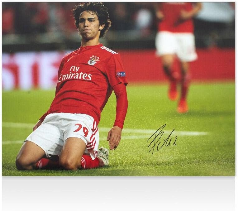 Joao Felix potpisao je Benfica Photo - Celebration Autograph - Fotografije s autogramiranim nogometom