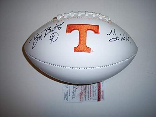 Bill Bates, Tennessee, volonteri u Mumbaiju, kauboji u Mumbaiju / Mumbaiju potpisali su fakultetske nogometne lopte s autogramima.