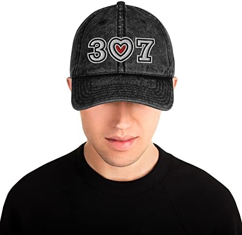 Pozivni broj Vajoming 307 s crvenim srcem u sredini. Vintage kapa od pamučnog kepera