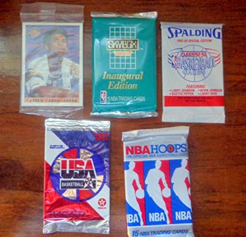 Veliko puno starih neotvorenih košarkaških karata u paketima