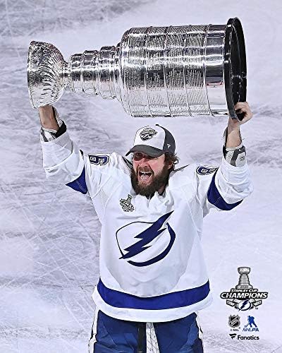 Nikita Kucherov Tampa Bay munja nepotpisana 2020. Stanley Cup Champions Fotografija za podizanje kupa - originalna NHL umjetnost i